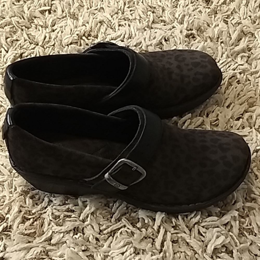Born Clogs Leopard size 8 Brown and black suede